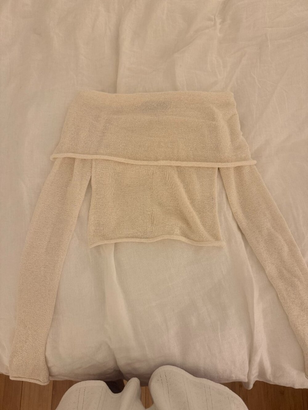 SER.O.YA Cream Knit Off Shoulder Crop Top
